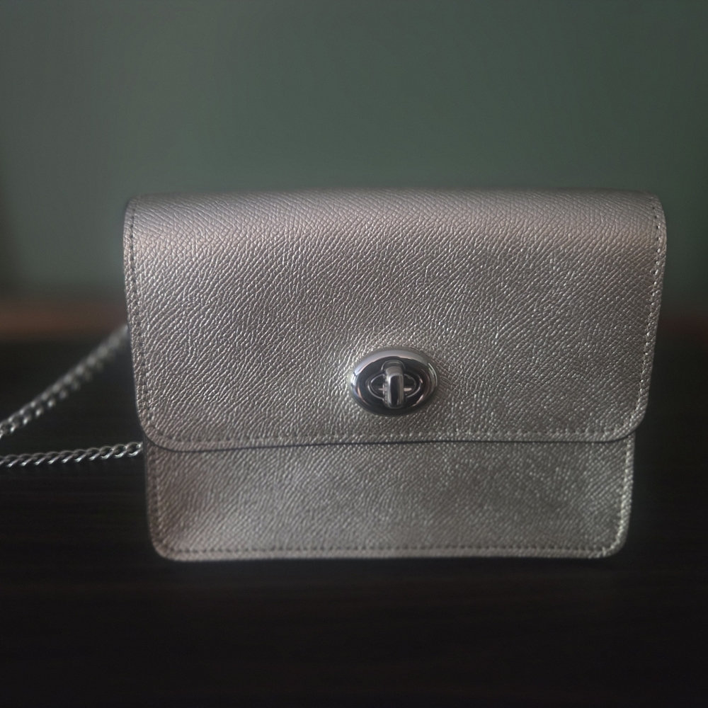 Elegant Coach Silver Ladies Clutch With Optional Chain Strap